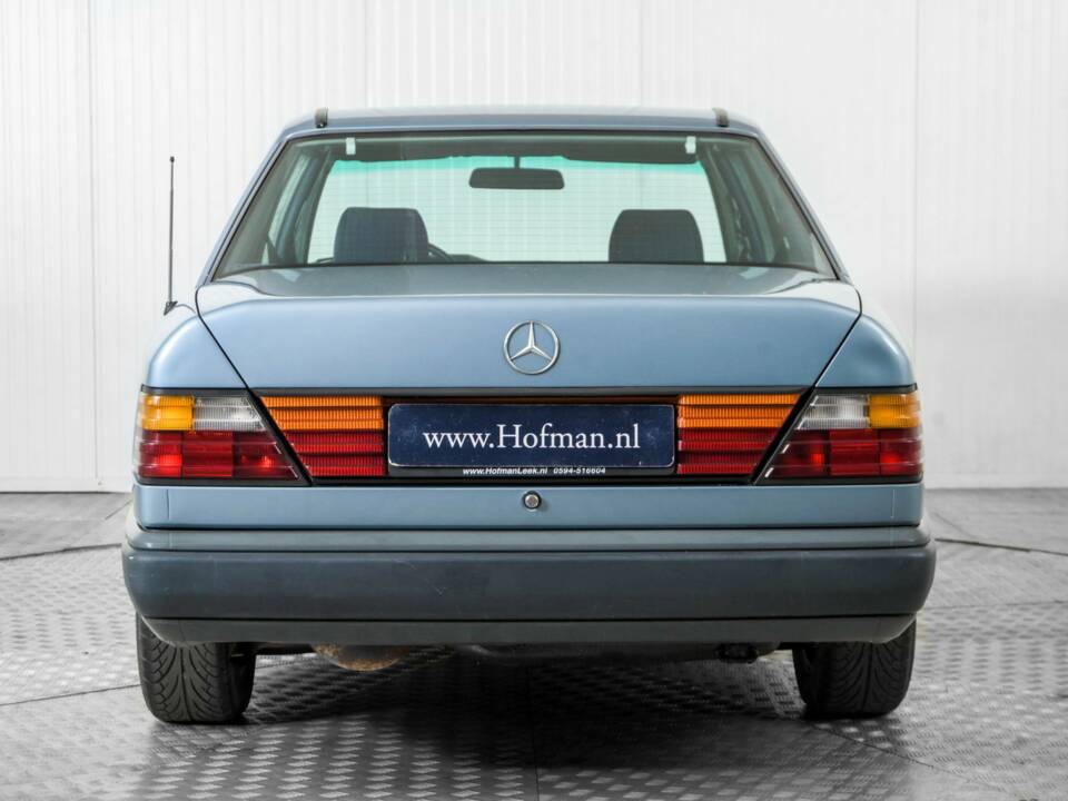 Bild 13/50 von Mercedes-Benz 230 E (1985)