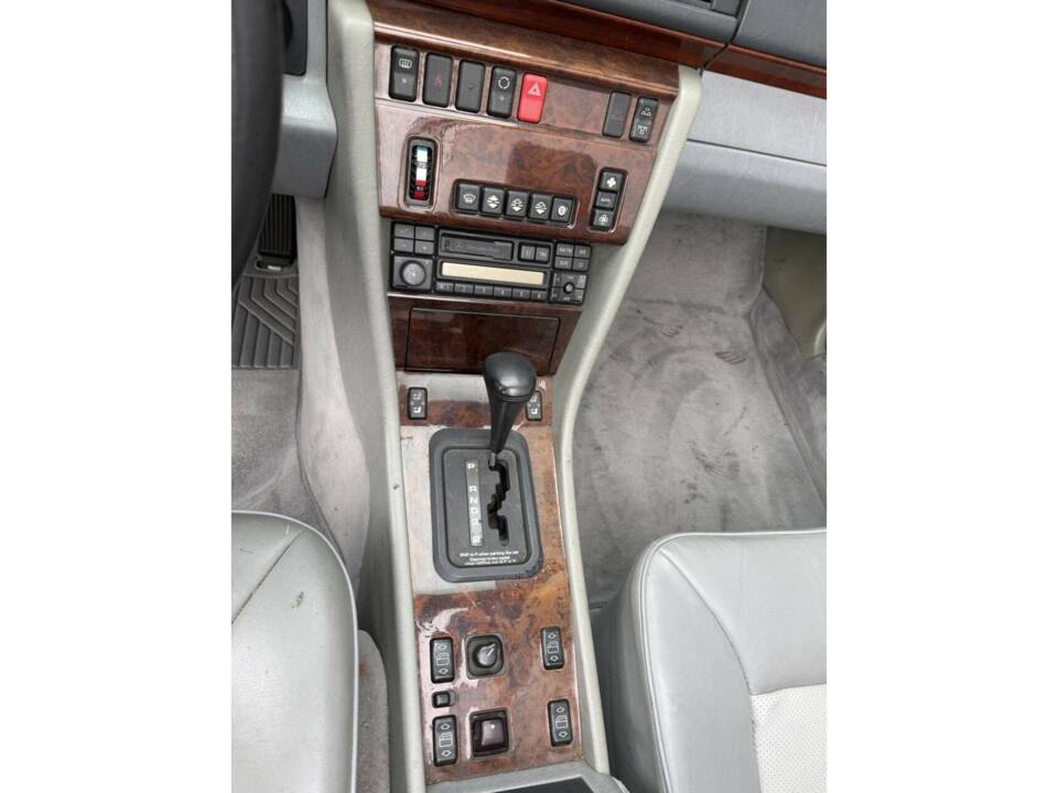 Bild 30/50 von Mercedes-Benz E 320 (1995)