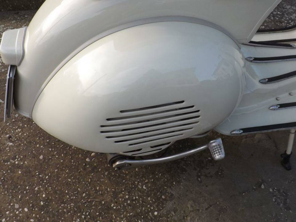 Immagine 14/38 di Piaggio Vespa 125 (1957)