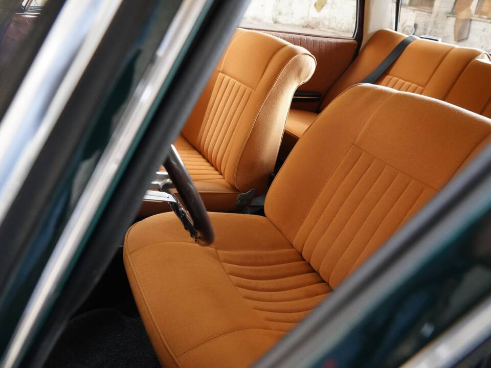 Image 18/83 of Alfa Romeo 1750 Berlina (1970)