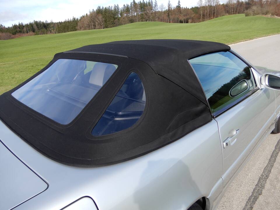 Image 12/25 of Mercedes-Benz SL 500 (2000)