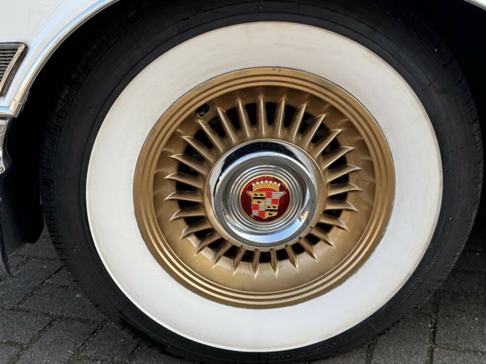 Image 16/34 de Cadillac 62 Sedan DeVille (1957)