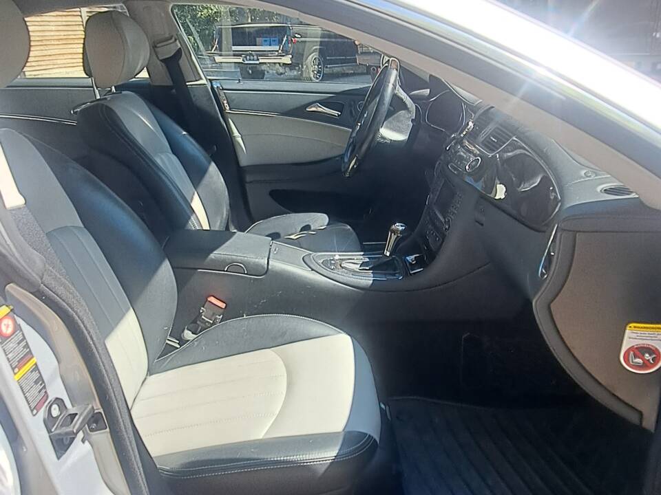 Immagine 9/15 di Mercedes-Benz CLS 350 (2006)