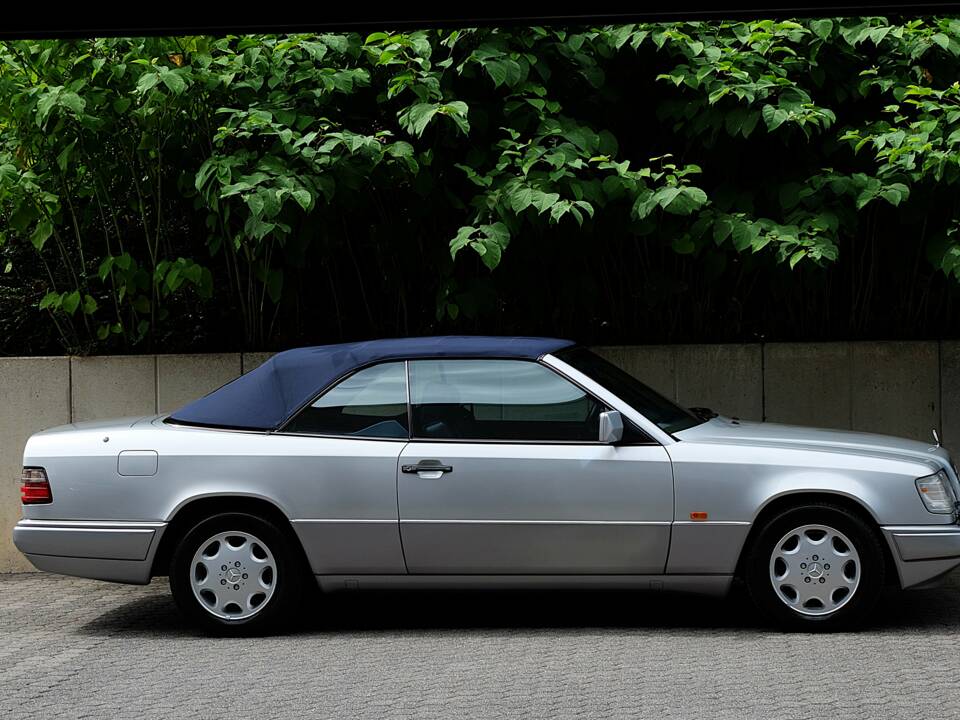 Image 5/69 of Mercedes-Benz E 320 (1994)