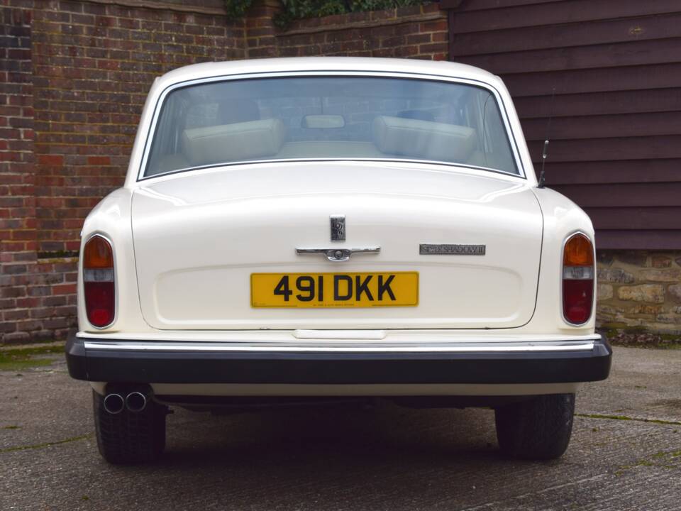 Image 13/50 of Rolls-Royce Silver Shadow II (1979)