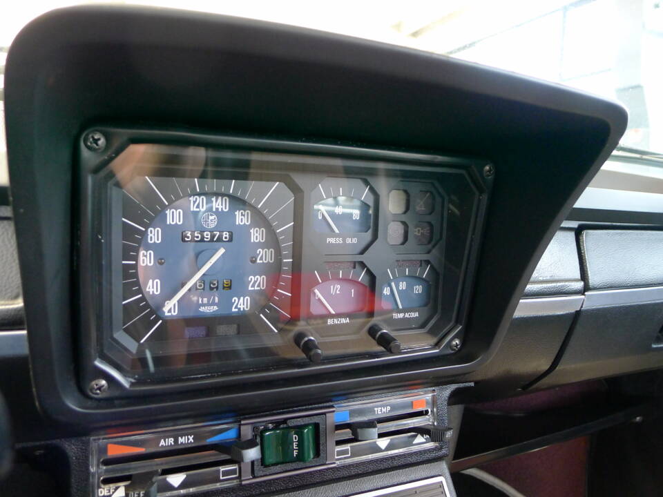 Bild 13/45 von Alfa Romeo Alfetta GT 1.6 (1978)