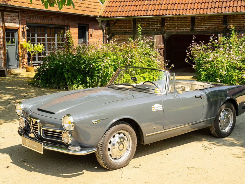 Afbeelding 10/77 van Alfa Romeo 2600 Spider (1963)