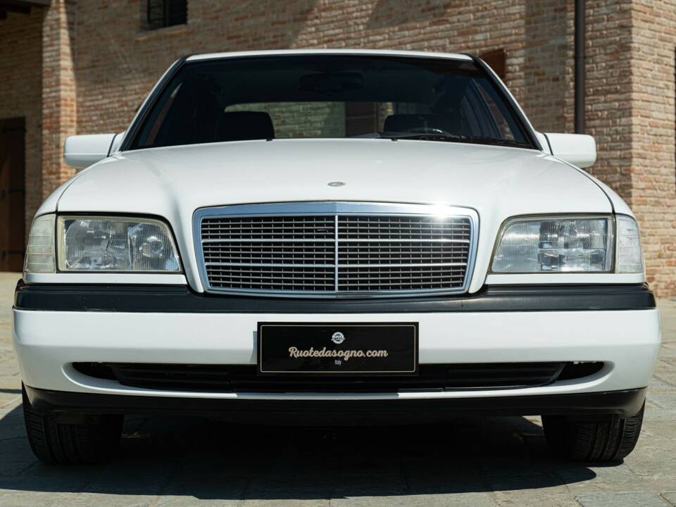 Immagine 3/50 di Mercedes-Benz C 200 Kompressor (1996)