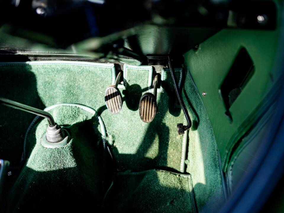 Image 18/50 of Morris Eight (1937)