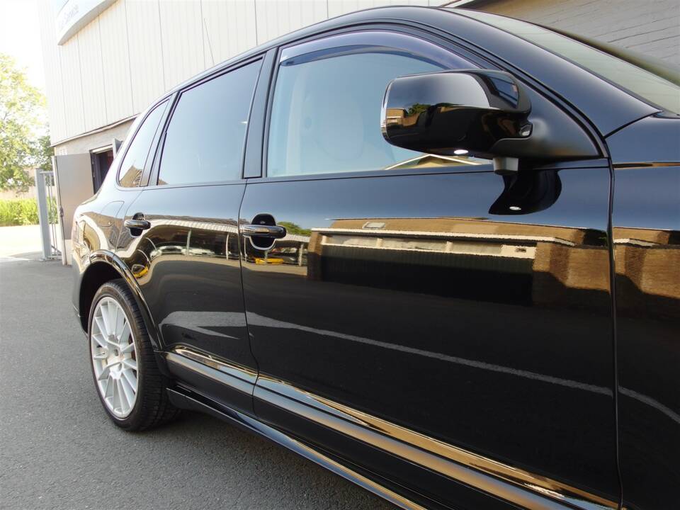 Image 22/98 of Porsche Cayenne GTS (2008)