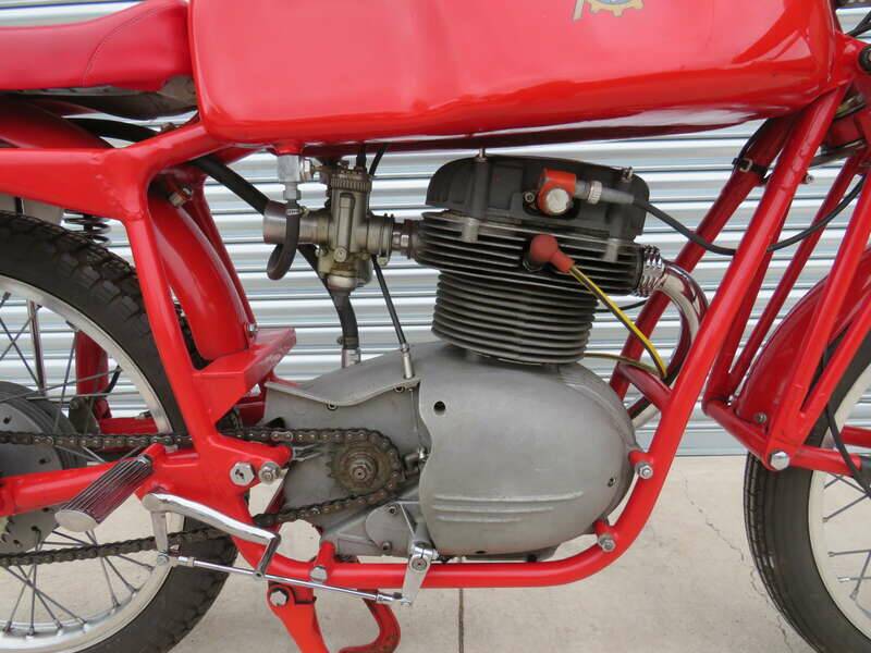 Image 3/43 de MV Agusta 175 CS Sport Disco Volante (1955)
