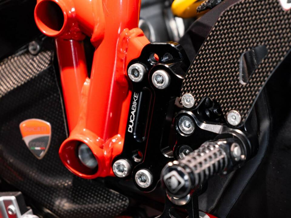 Immagine 36/50 di Ducati DUMMY (2011)