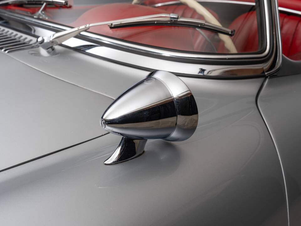 Image 25/47 of Mercedes-Benz 300 SL Roadster (1963)
