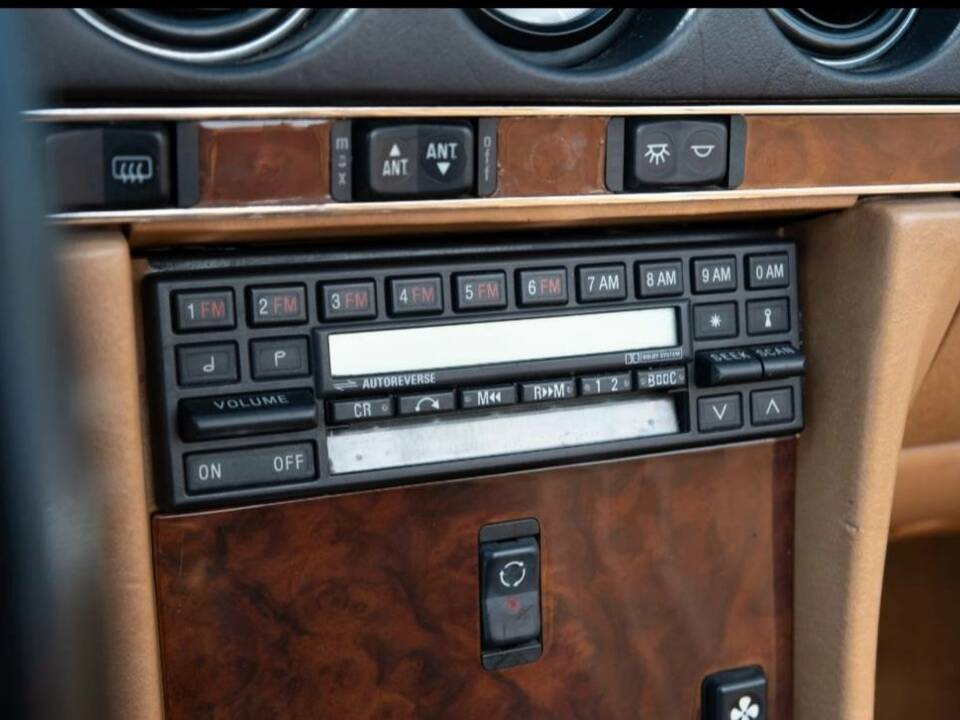 Imagen 7/20 de Mercedes-Benz 560 SL (1989)