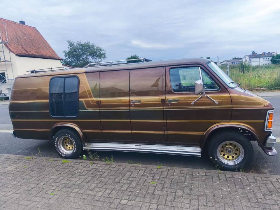 Immagine 7/143 di Dodge B 200 Sportsman (1978)