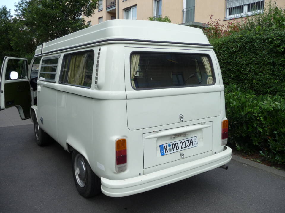 Image 4/126 of Volkswagen T2b Westfalia (1973)