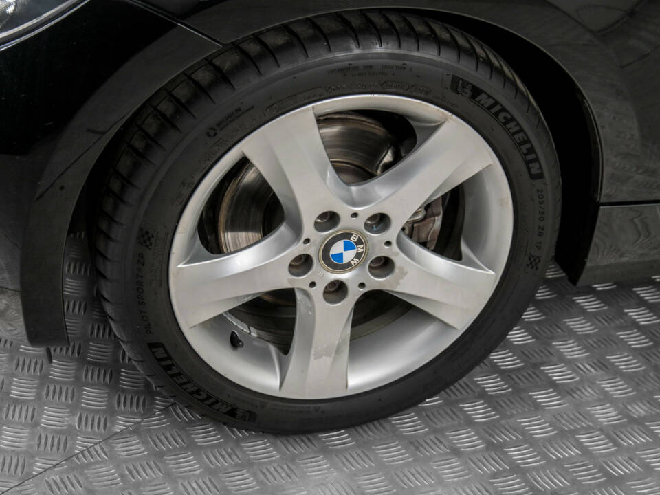 Image 22/50 of BMW 125i (2009)