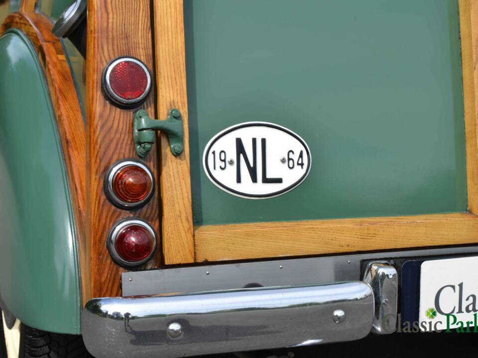 Image 41/50 of Morris Minor 1000 Traveller (1964)