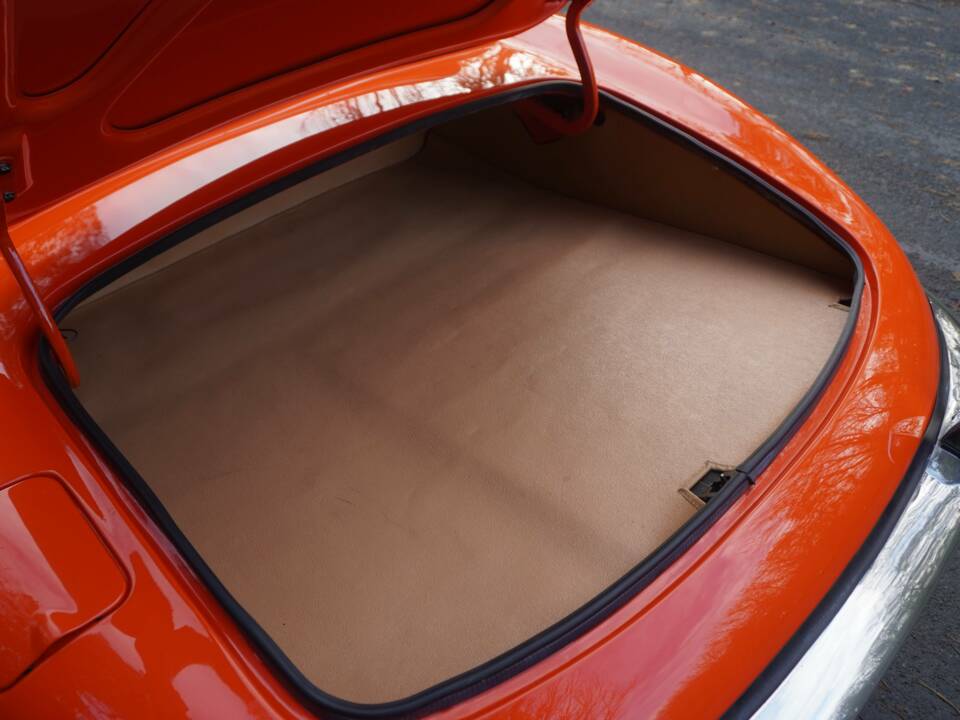 Image 15/18 de Jaguar E-Type (1968)