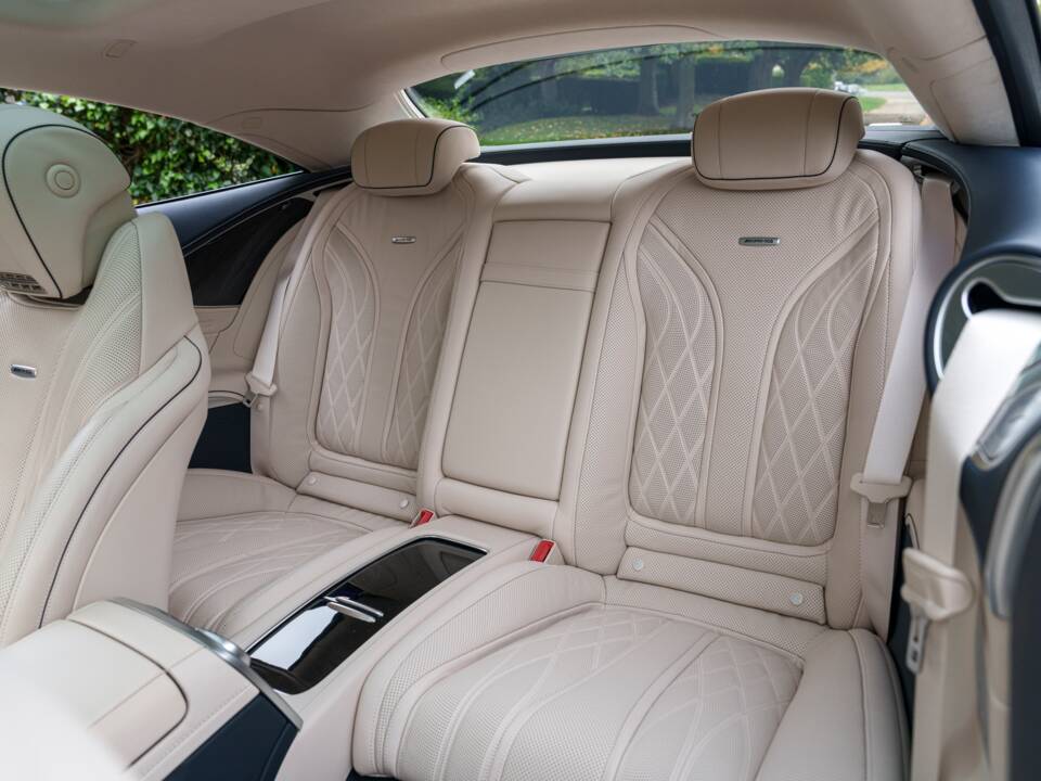 Immagine 25/31 di Mercedes-Benz S 63 AMG S 4MATIC (2019)