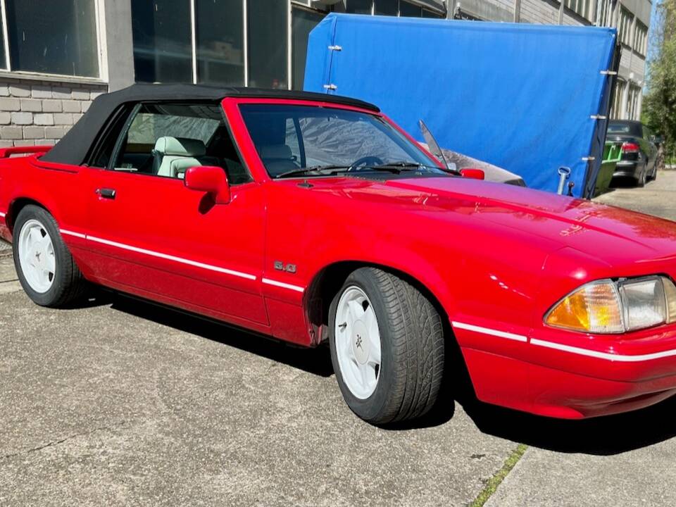 Image 5/24 of Ford Mustang LX "Summer Edition" (1992)