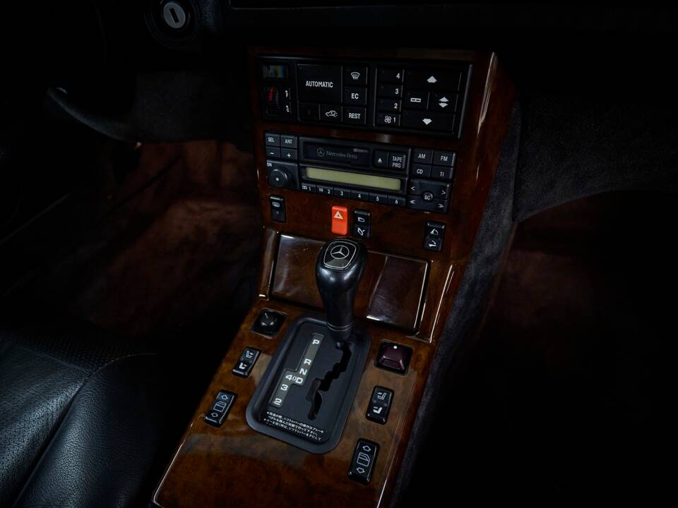Bild 41/99 von Mercedes-Benz SL 320 (1995)