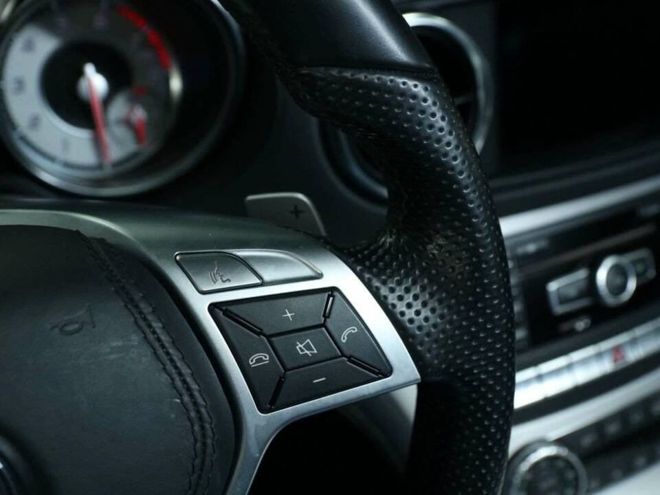 Image 21/50 of Mercedes-Benz SL 500 (2015)