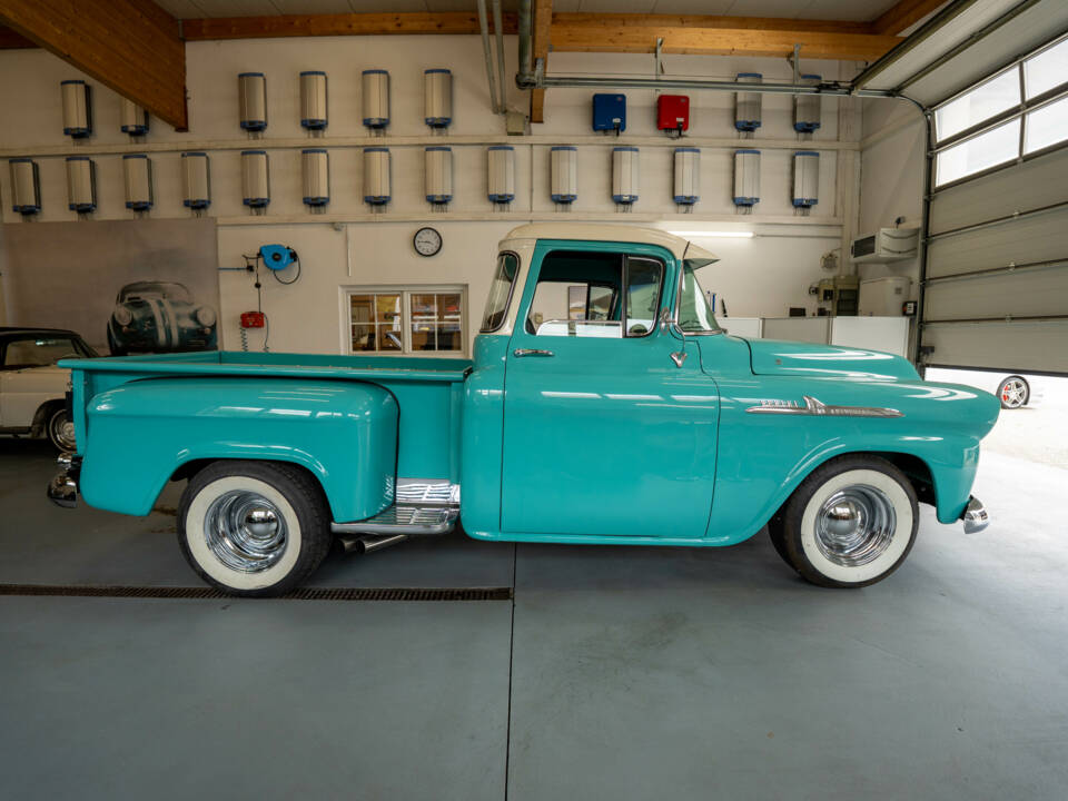 Image 6/38 of Chevrolet Apache Stepside (1958)