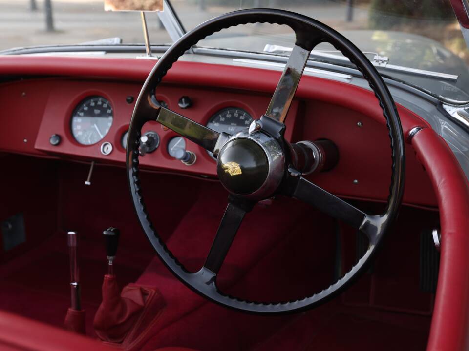 Bild 28/34 von Jaguar XK 120 SE OTS (1953)