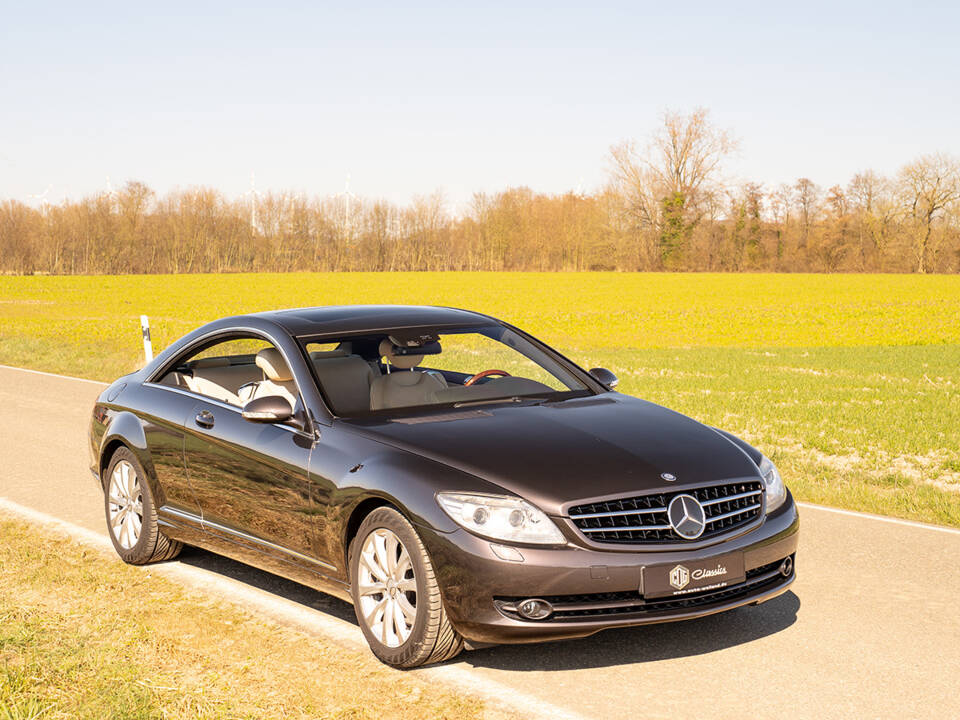Image 17/67 of Mercedes-Benz CL 500 (2006)