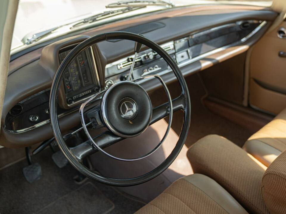 Bild 37/50 von Mercedes-Benz 200 (1966)