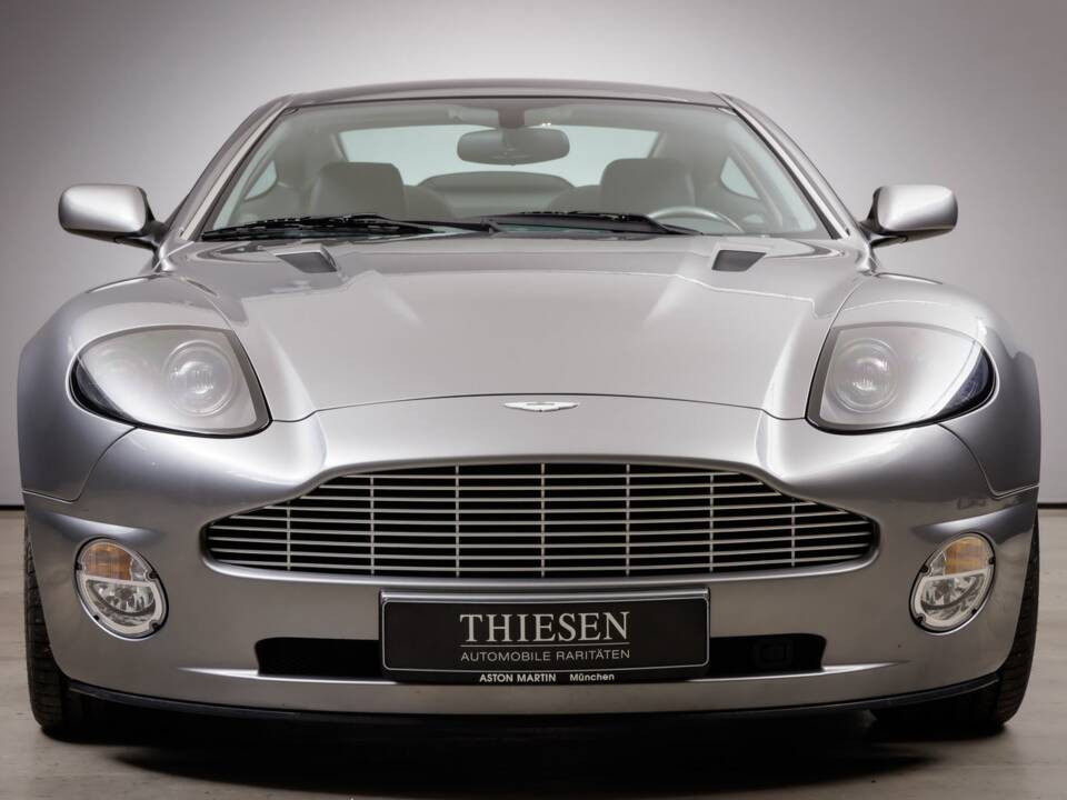 Bild 2/29 von Aston Martin V12 Vanquish (2001)