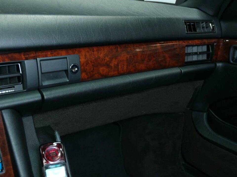 Immagine 30/50 di Mercedes-Benz 560 SEC (1990)