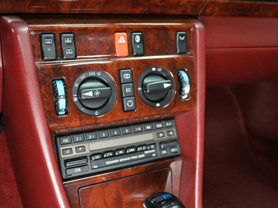 Image 14/30 of Mercedes-Benz 320 CE (1993)