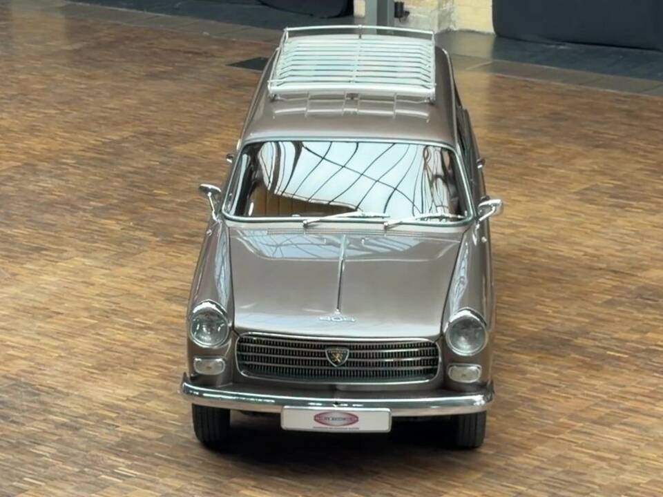 Image 5/40 of Peugeot 404 Break (1965)