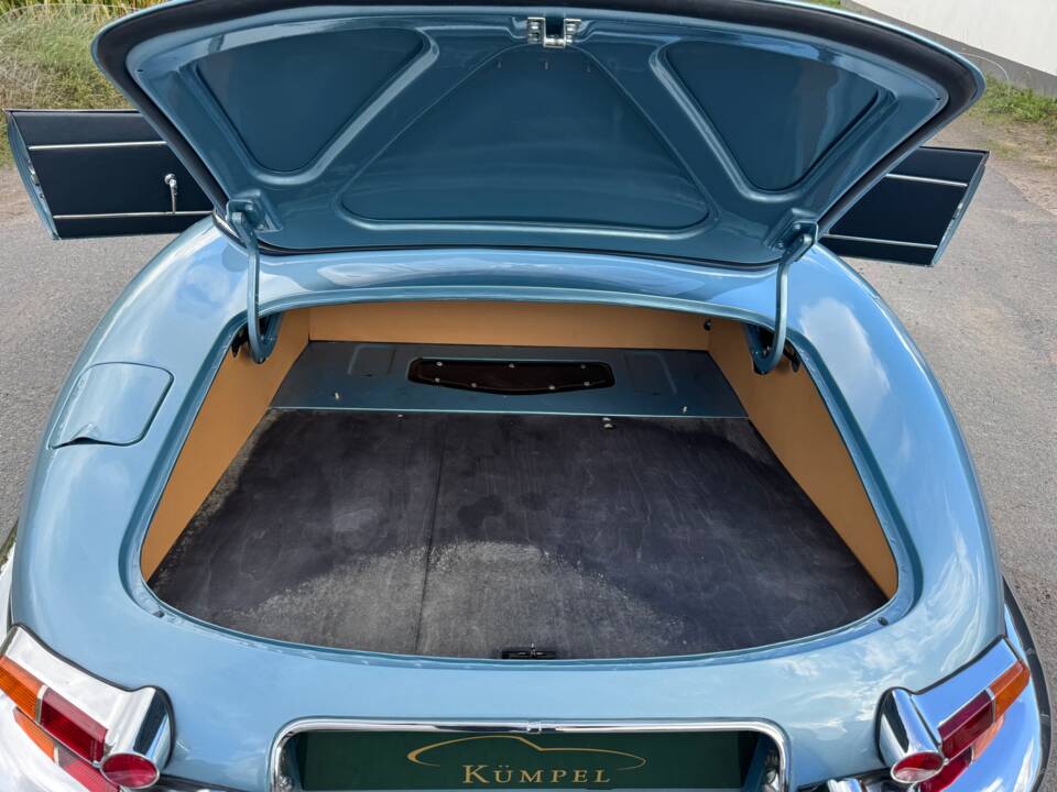 Image 38/50 of Jaguar E-Type 3.8 Flat Floor (1961)