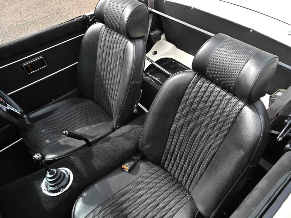 Image 34/50 of MG MGB (1972)