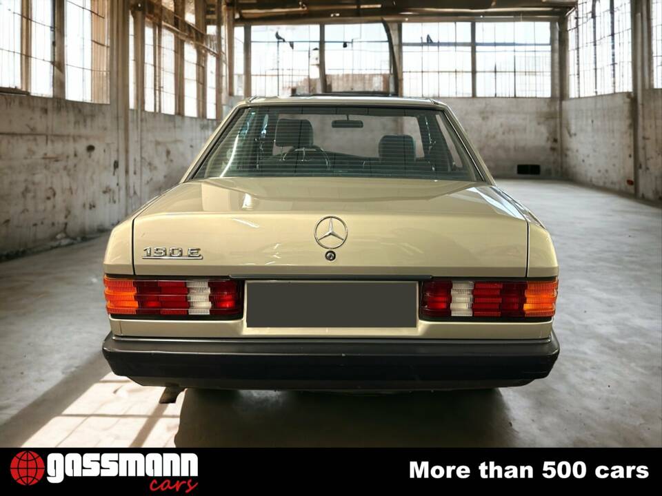 Image 4/15 of Mercedes-Benz 190 E (1985)