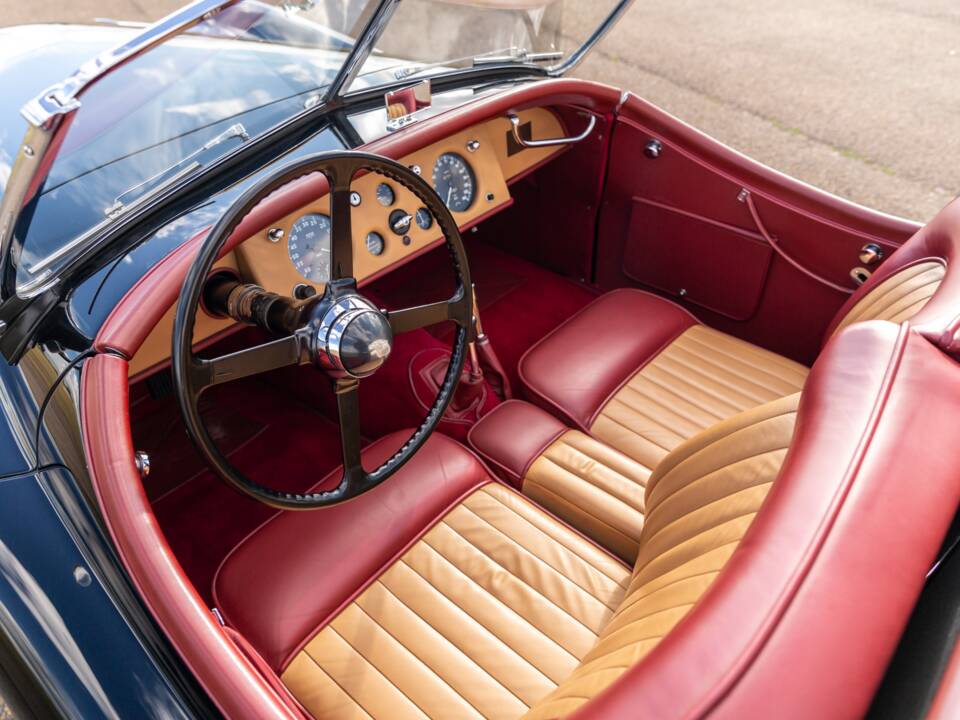 Image 15/32 of Jaguar XK 120 OTS (1950)