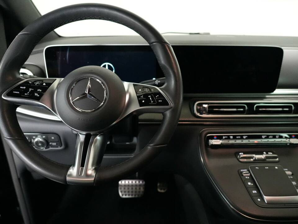 Image 2/35 of Mercedes-Benz V 300 d 4MATIC (2025)