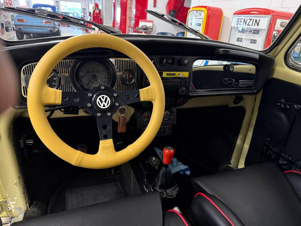Image 8/15 of Volkswagen Beetle 1302 LS (1971)