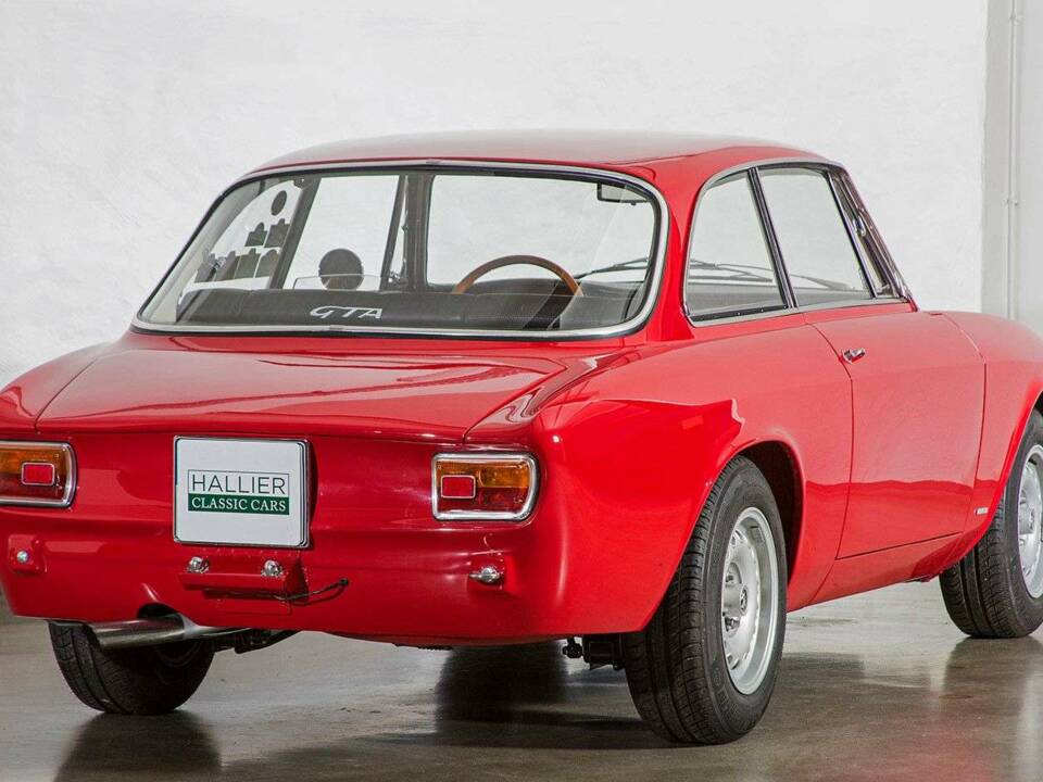 Immagine 18/31 di Alfa Romeo Giulia GTA 1300 Junior (1968)