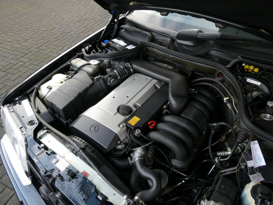Bild 20/24 von Mercedes-Benz E 320 (1994)