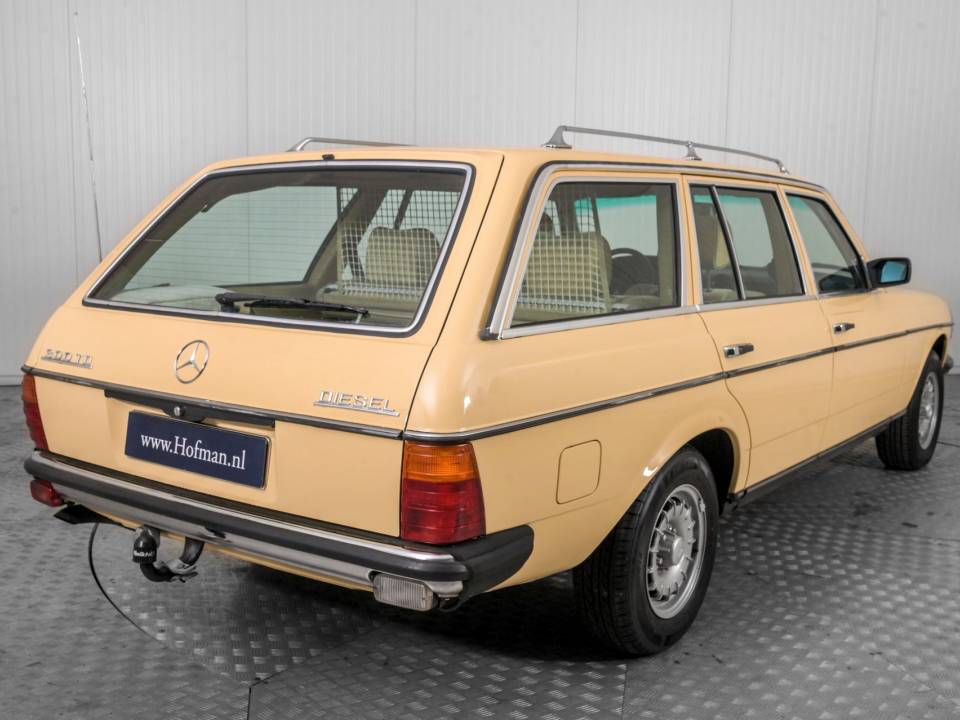 Image 28/50 de Mercedes-Benz 300 TD Turbodiesel (1980)