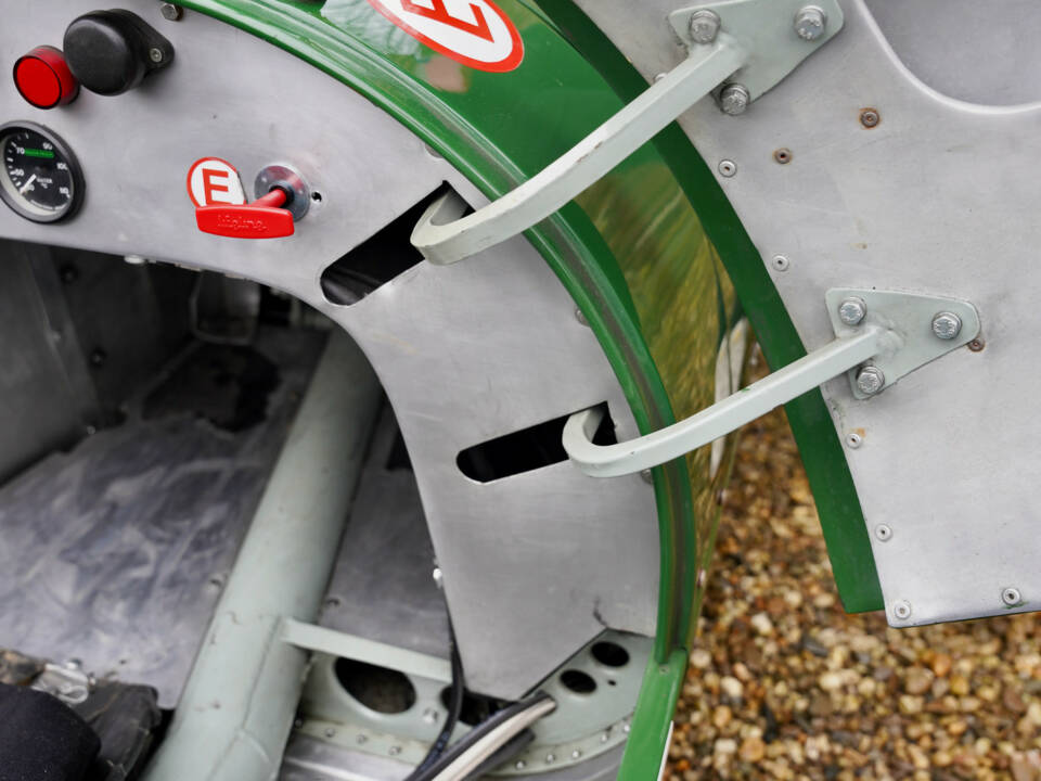 Image 46/50 of Lister Knobbly (1959)