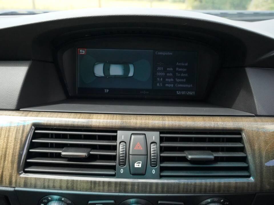 Bild 45/48 von BMW 550i (2006)