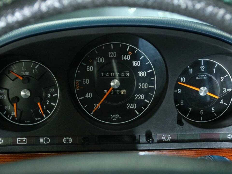 Image 13/29 of Mercedes-Benz 280 SE (1977)