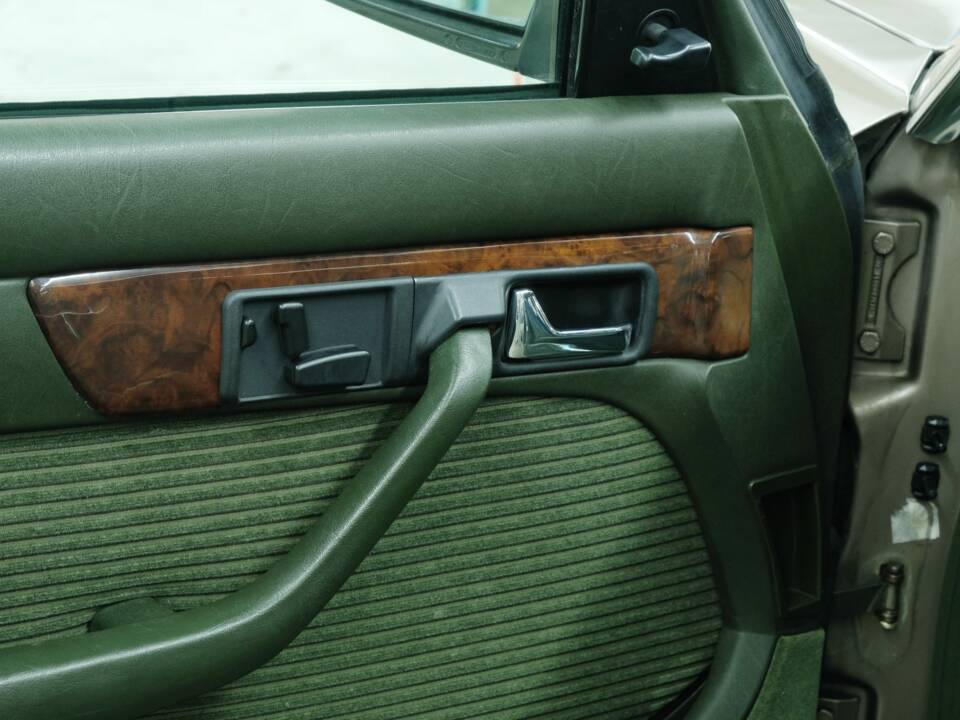Bild 46/50 von Mercedes-Benz 300 SEL (1986)