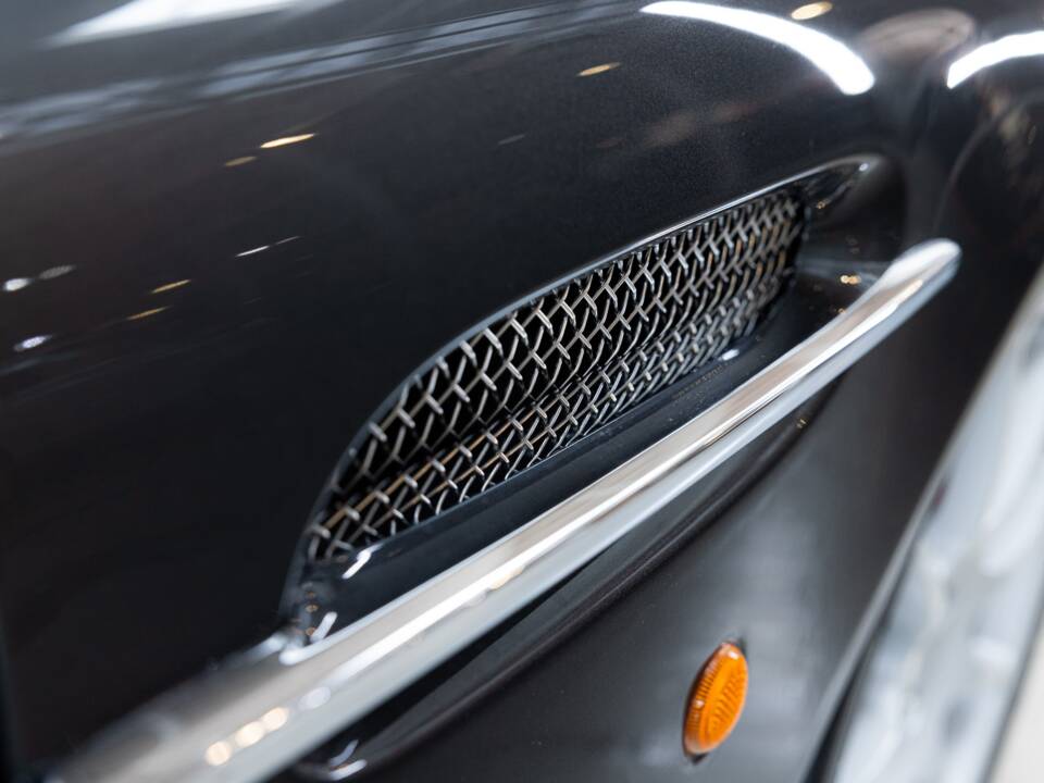 Image 27/31 de Aston Martin V12 Vanquish (2004)