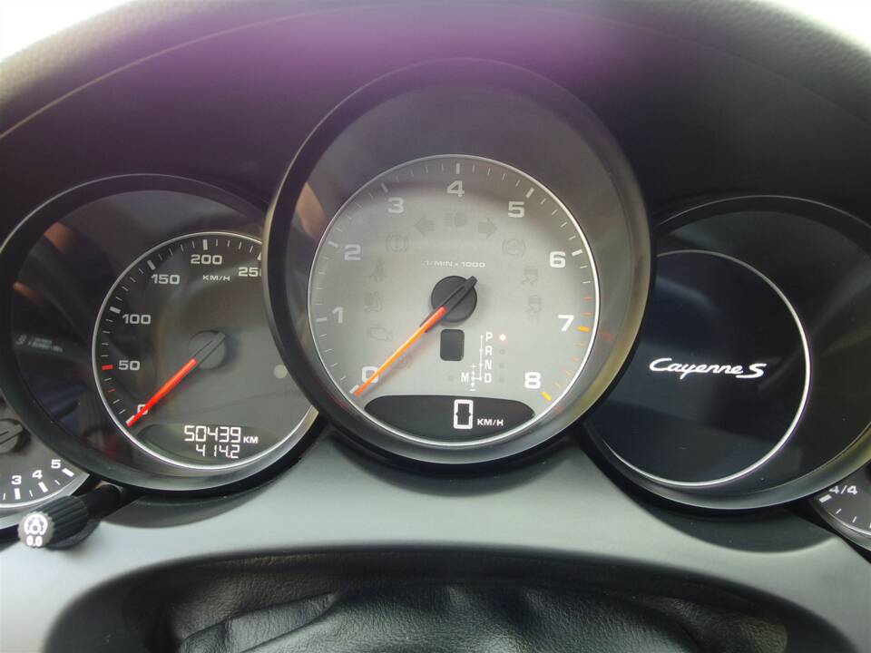 Image 64/98 of Porsche Cayenne S (2010)